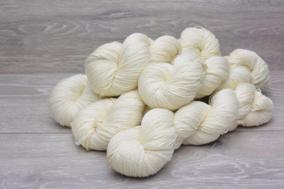 4ply Superwash Extrafine (19.5 micron) Merino Wool Yarn 5 x 100gm Pack.