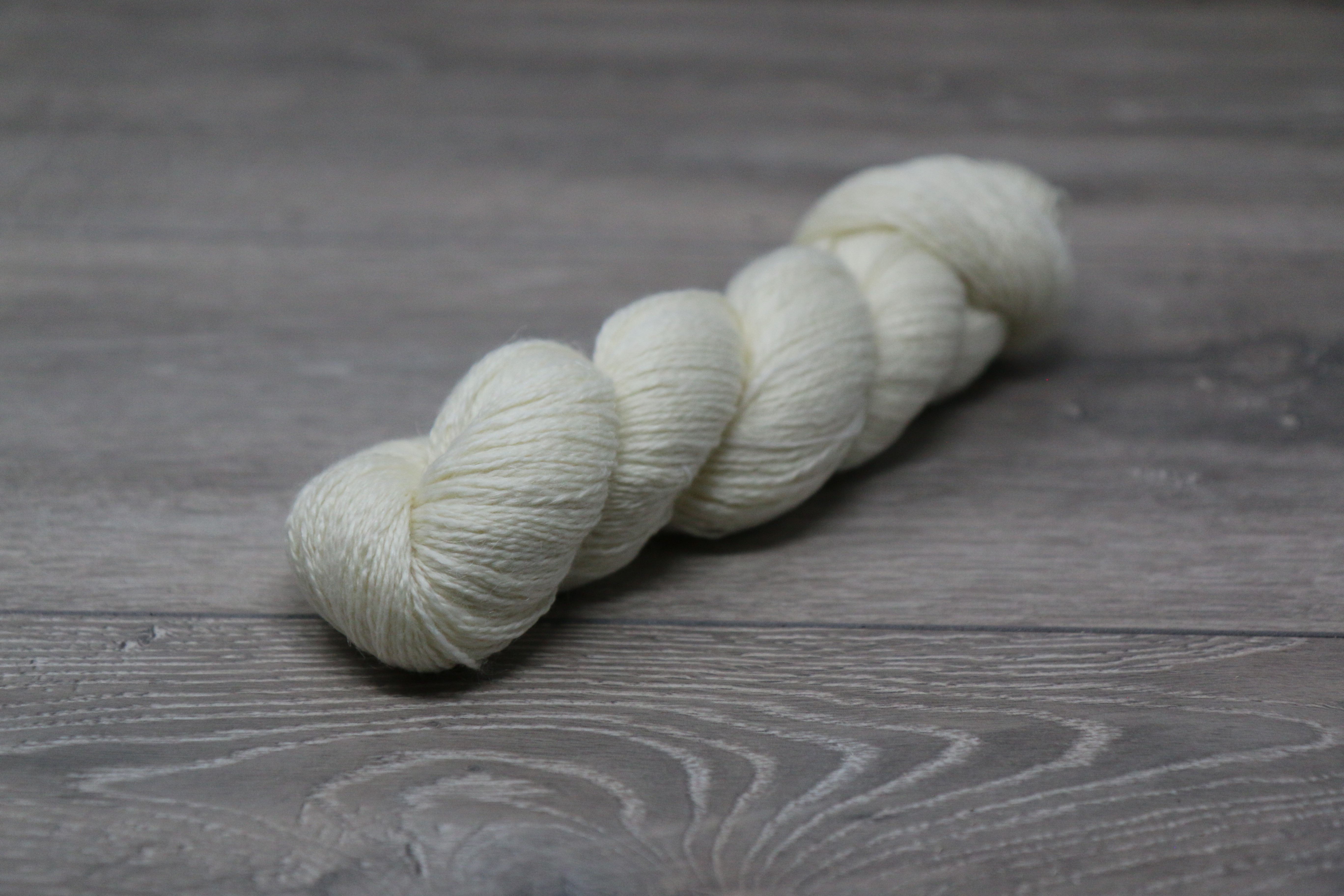 NEW Fingering Weight 2 ply 83.3% Superwash Merino 16.7% Linen 1 x 100g HANK