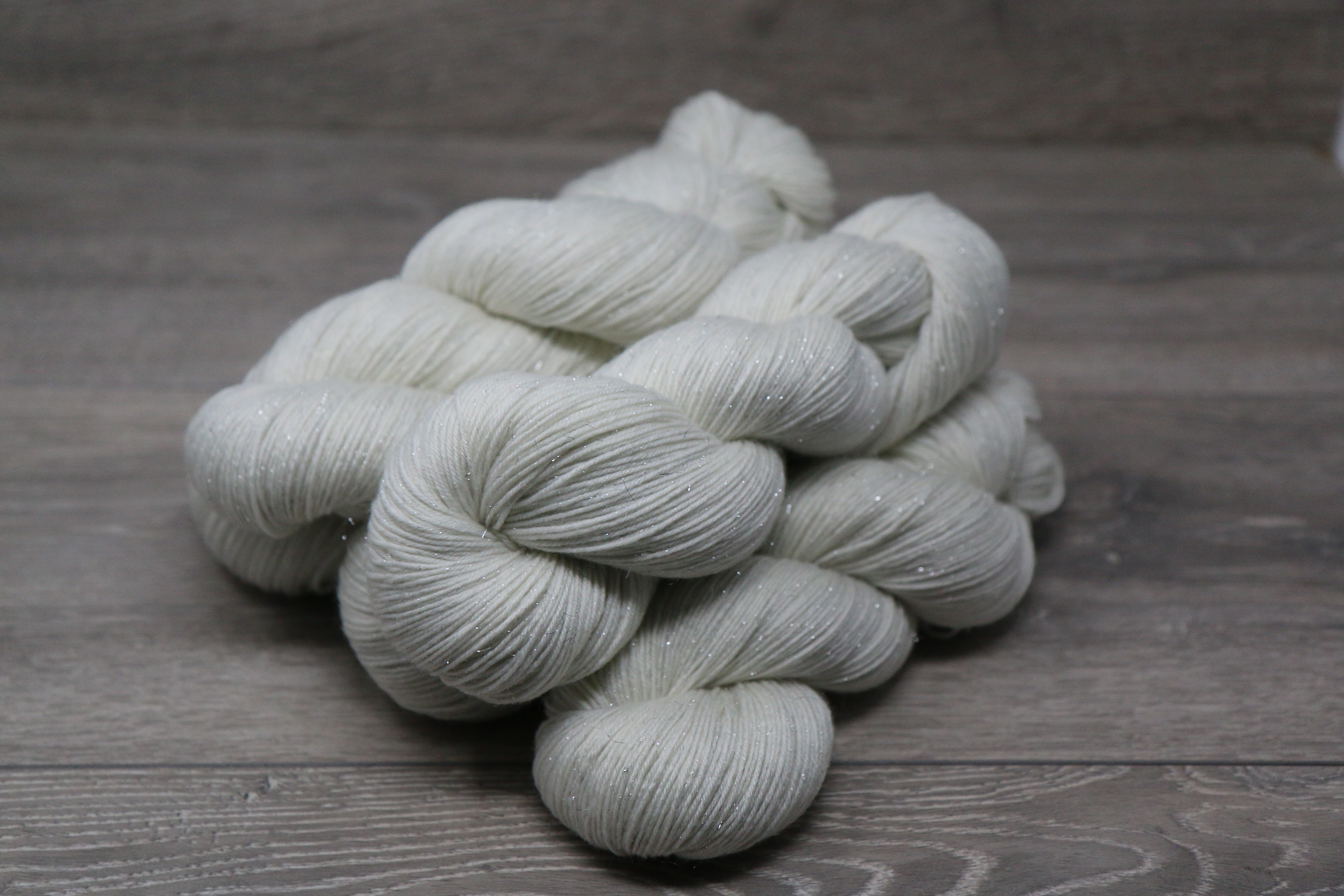 4ply Deluxe Sock Weight 75% Superwash Extrafine (19.5 micron) Merino 15% nylon 10% Silver Stellina 5  x 100g Pack