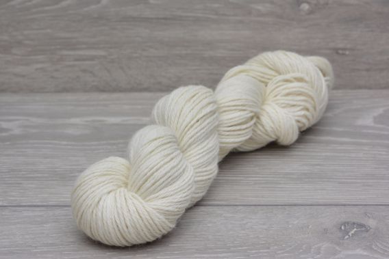 DK Weight 100% Baby Alpaca Yarn 100gm hank