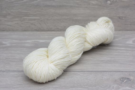 DK 75% Superwash Wool 25% Nylon  Yarn 100gm Hanks