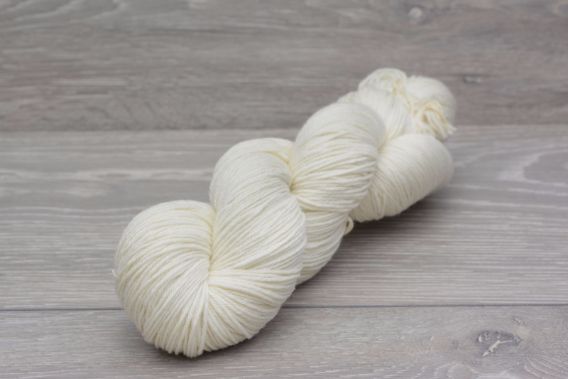 4ply Non Superwash Extrafine (19.5 micron) Merino Wool Yarn 100gm Hank