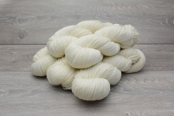 Sock Weight Singles Yarn. 100% Extrafine (19.5 micron) Superwash Merino Wool 5 x 100g Pack