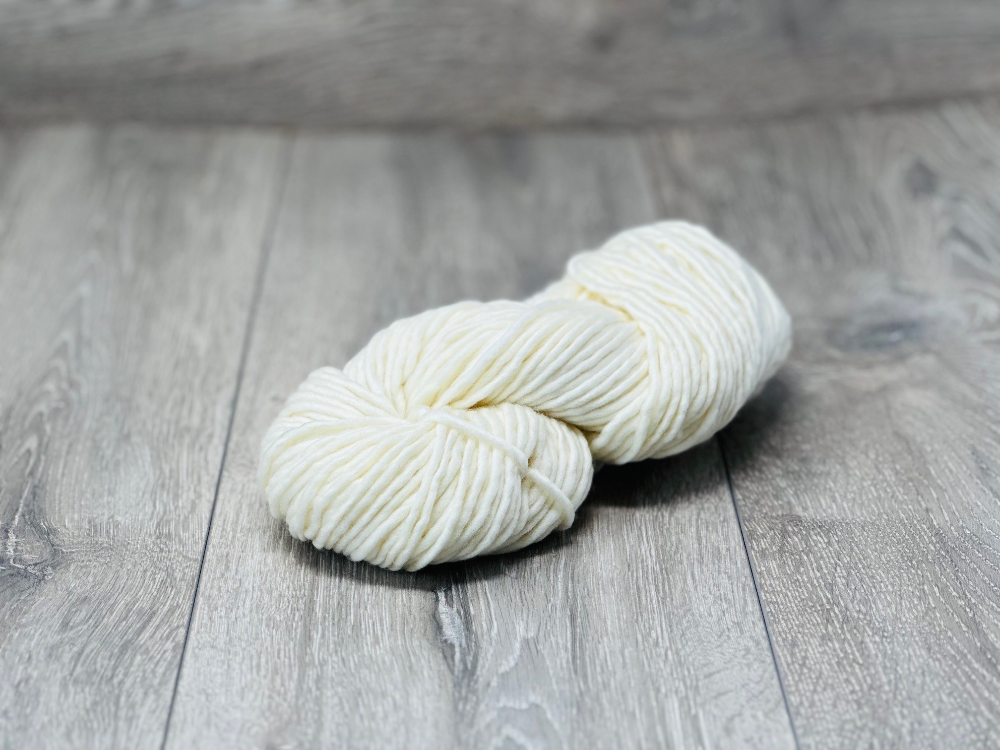 Chunky Singles Yarn. 100% Superwash Extrafine (19.5 micron) Merino Wool Yarn 1 x 100gm Hank