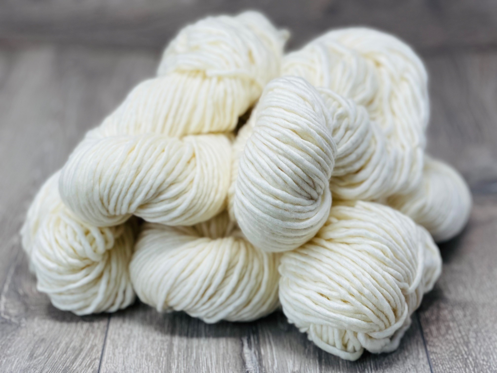 Chunky Singles Yarn. 100% Superwash Extrafine (19.5 micron) Merino Wool Yarn 5 x 100gm Pack